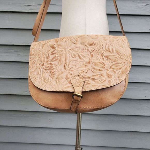 Patricia Nash Tan‎ Leather Rosolini Floral Tooled Buckle Crossbody Saddle Bag - Picture 4 of 9